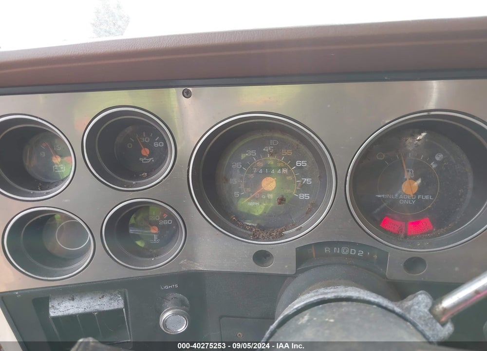 1988 CHEVROLET SUBURBAN V10 VIN: 1GNEV16K8JF180596