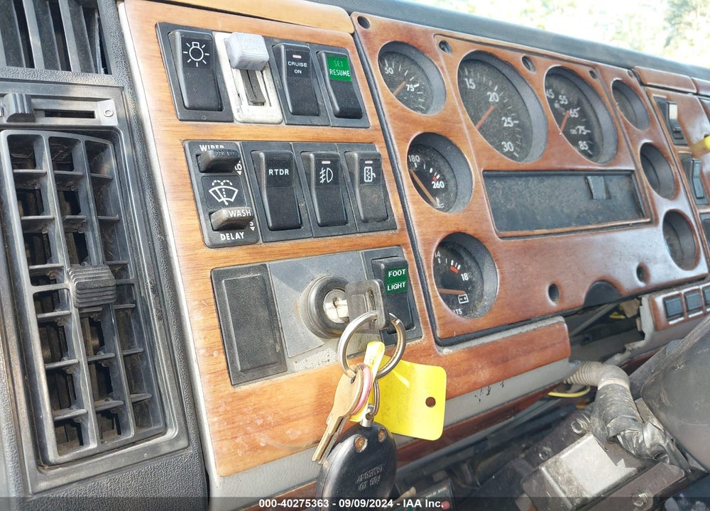 2000 FREIGHTLINER FL60 FL60 VIN: 1FV3GJBC3YH960906