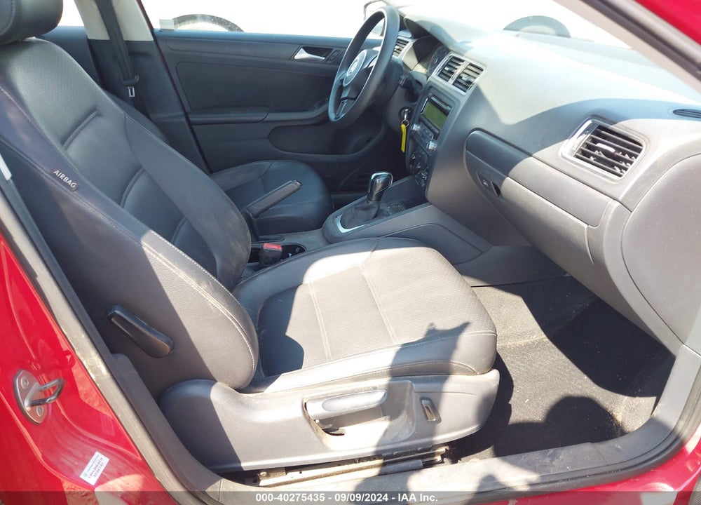 2014 VOLKSWAGEN JETTA 1.8T SE VIN: 3VWD17AJ9EM425944