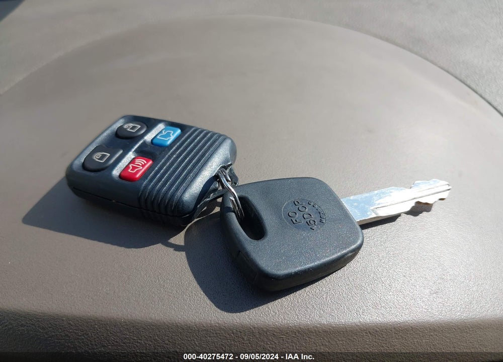 2005 FORD FOCUS ZX4 VIN: 1FAFP34N15W318166