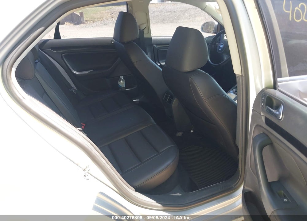 2010 VOLKSWAGEN JETTA SE VIN: 3VWRX7AJ7AM018574