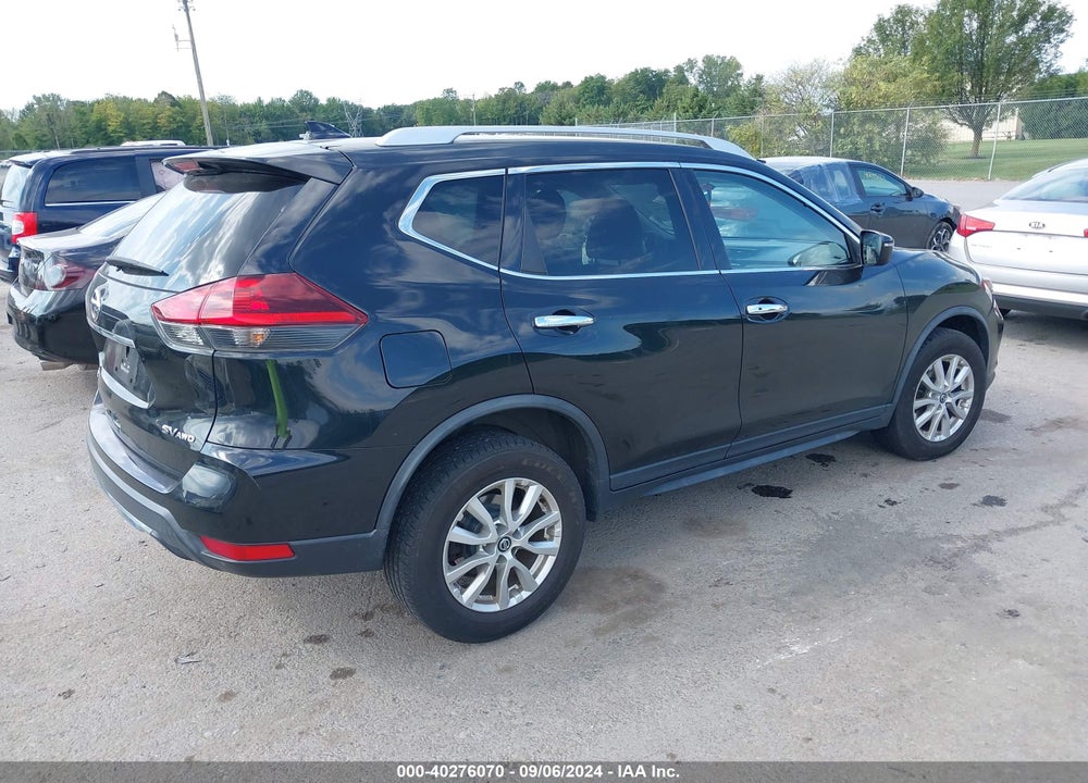 2018 NISSAN ROGUE SV VIN: KNMAT2MV2JP611217