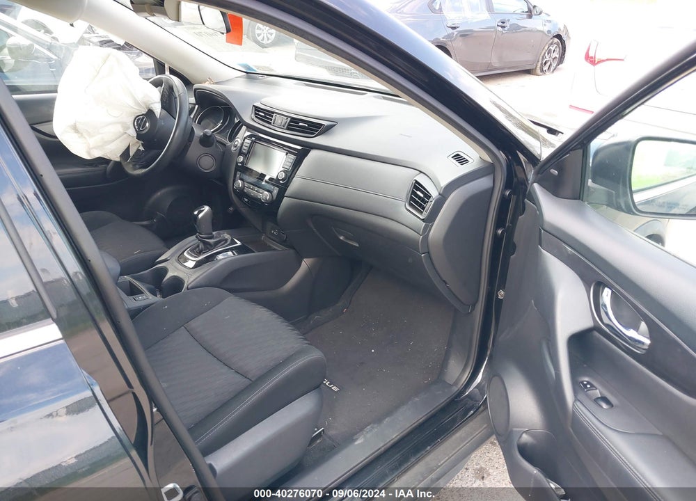 2018 NISSAN ROGUE SV VIN: KNMAT2MV2JP611217