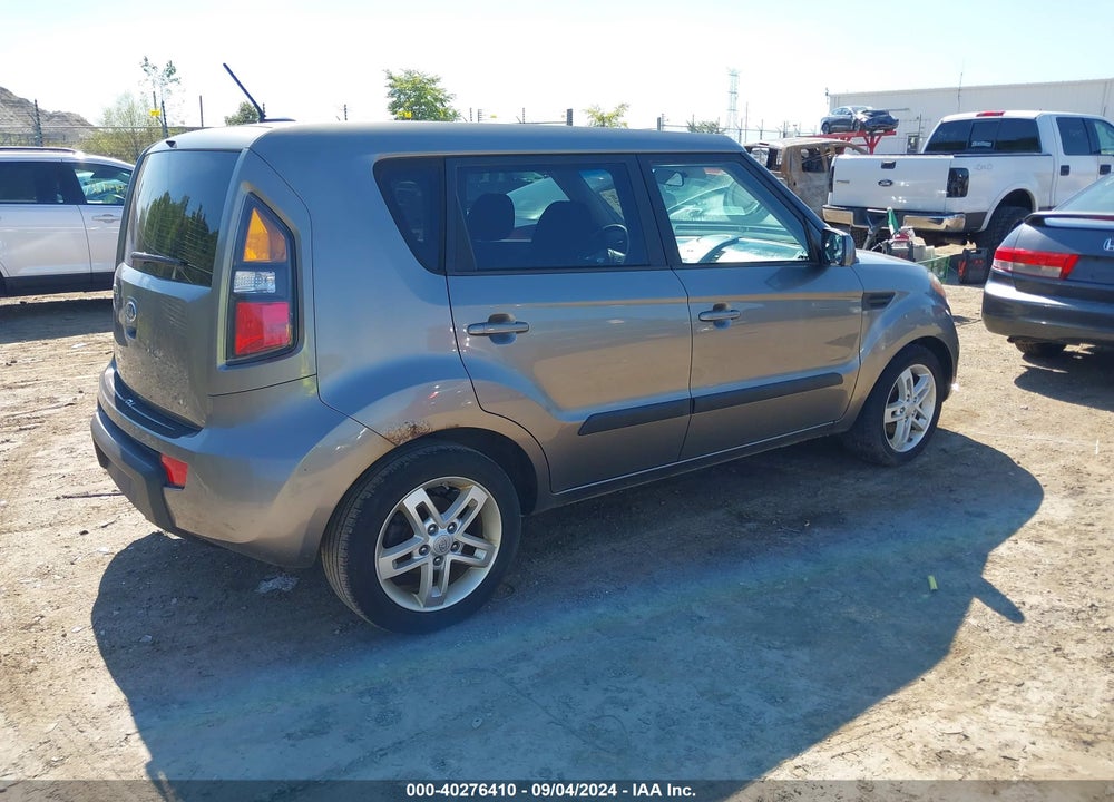 2011 KIA SOUL VIN: KNDJT2A22B7202064