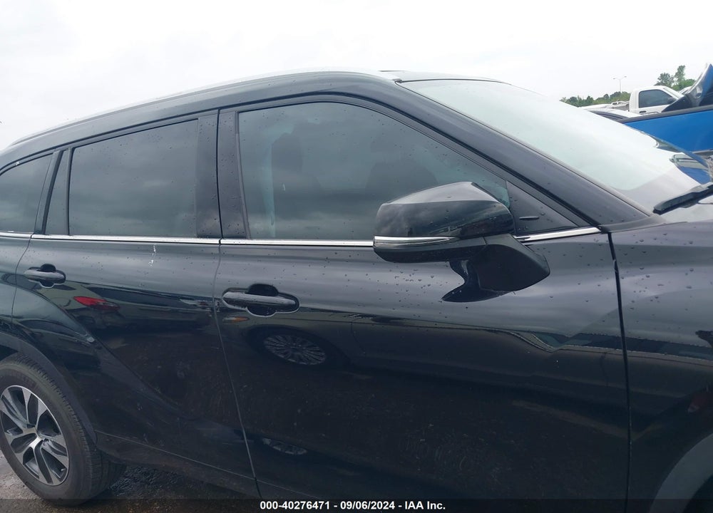 2022 TOYOTA HIGHLANDER XLE VIN: 5TDGZRAH8NS540777