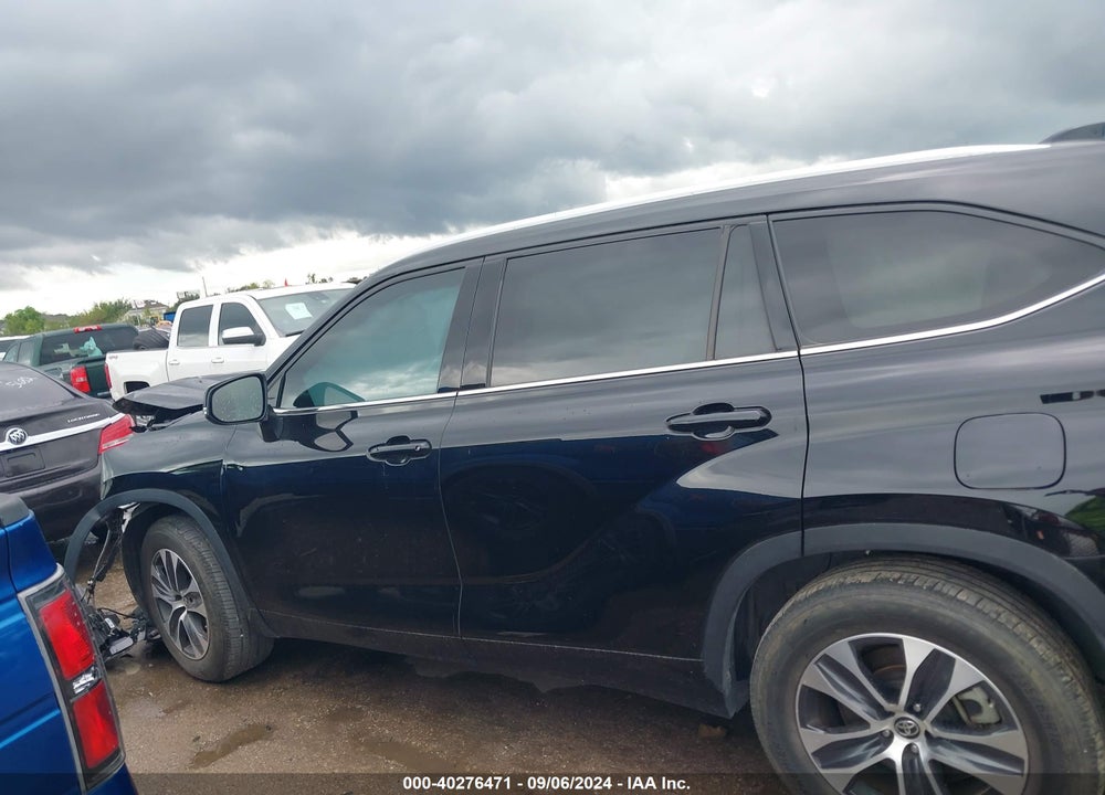 2022 TOYOTA HIGHLANDER XLE VIN: 5TDGZRAH8NS540777