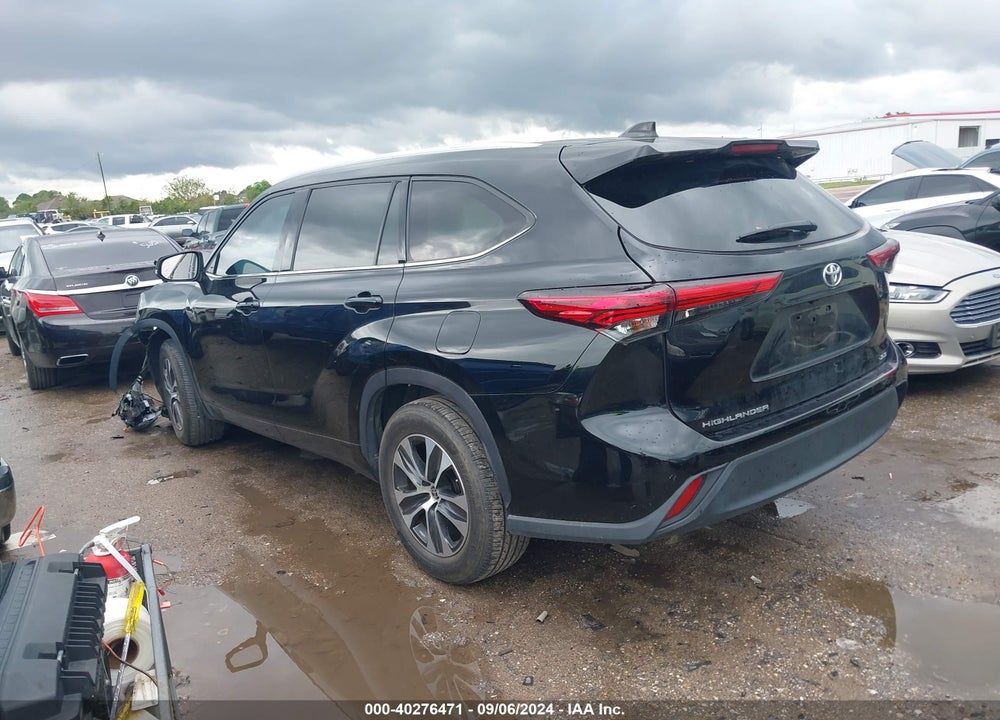 2022 TOYOTA HIGHLANDER XLE VIN: 5TDGZRAH8NS540777
