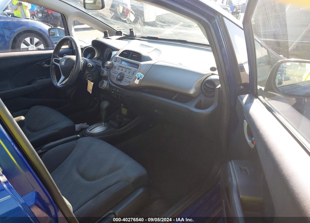 2011 HONDA FIT SPORT VIN: JHMGE8H51BC020367