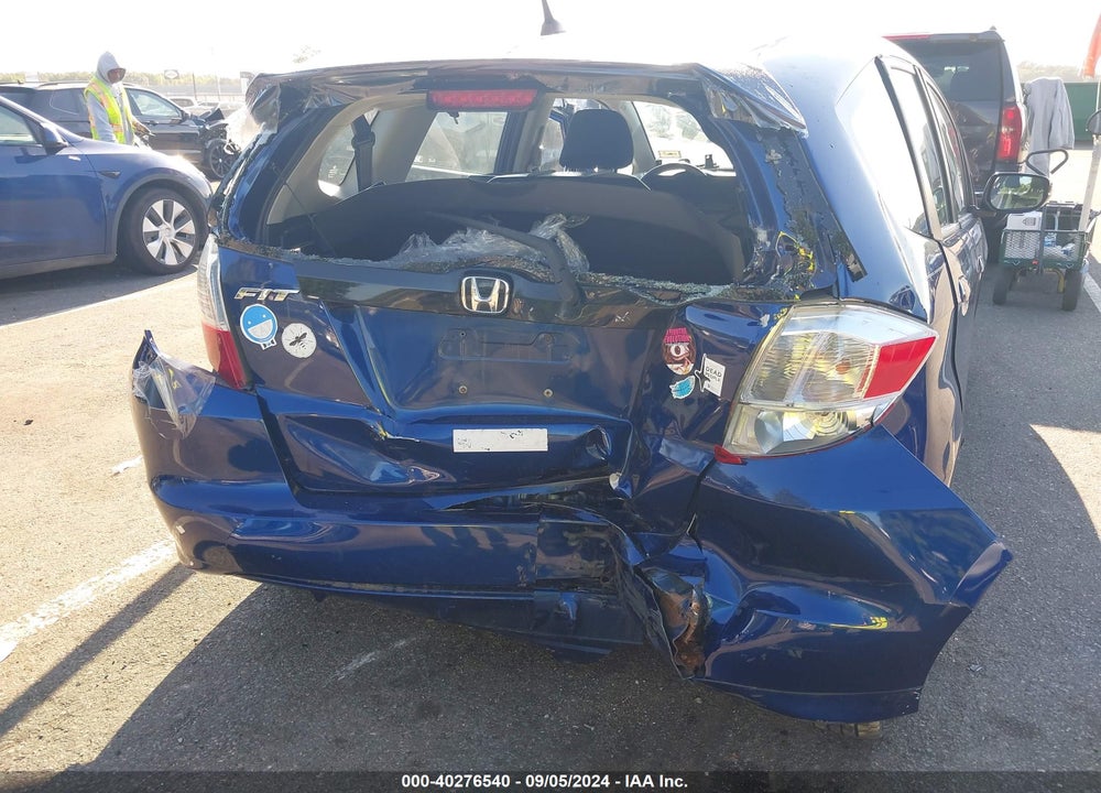 2011 HONDA FIT SPORT VIN: JHMGE8H51BC020367