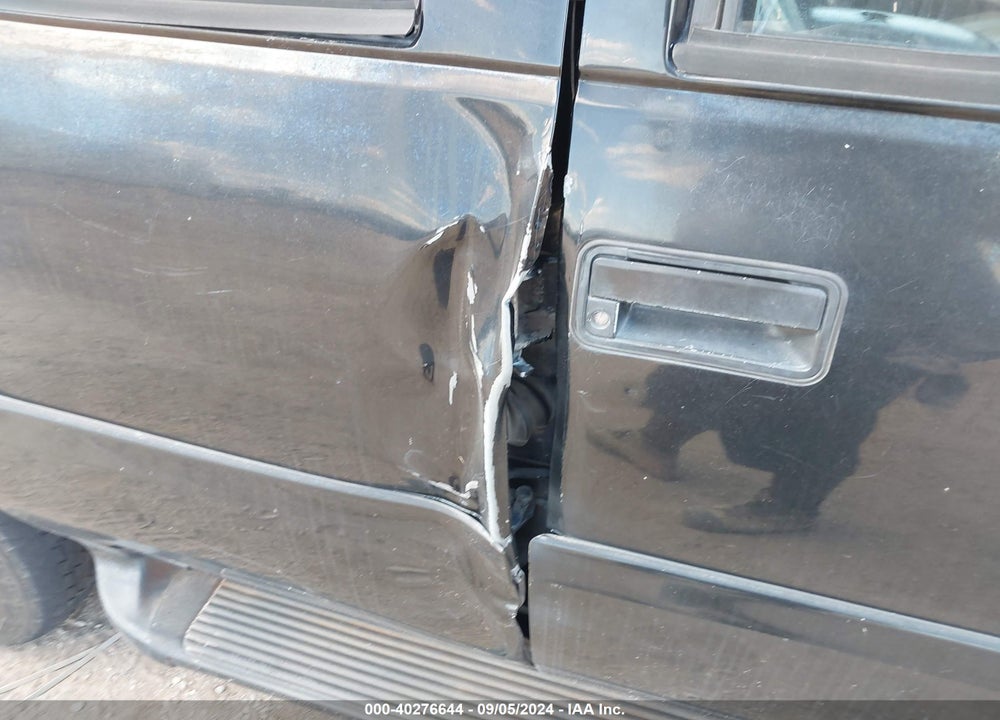2000 CADILLAC ESCALADE STANDARD VIN: 1GYEK63R1YR216177