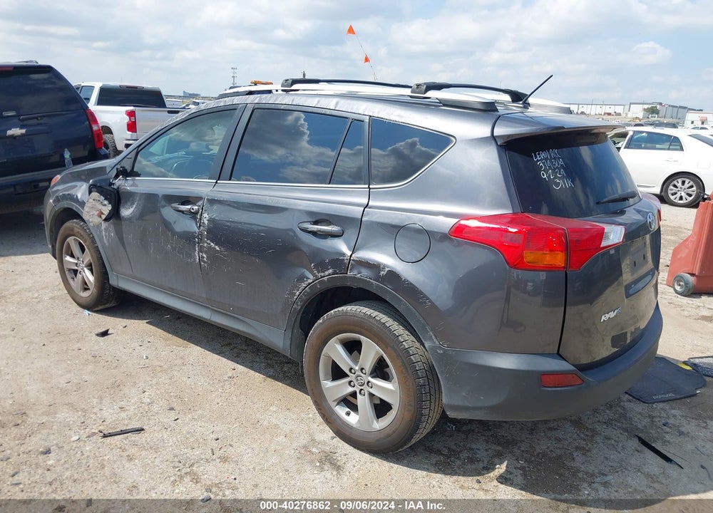 2015 TOYOTA RAV4 XLE VIN: 2T3WFREV9FW152526