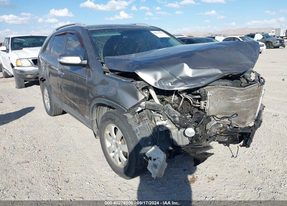 2013 KIA SORENTO LX V6 VIN: 5XYKTDA29DG352484