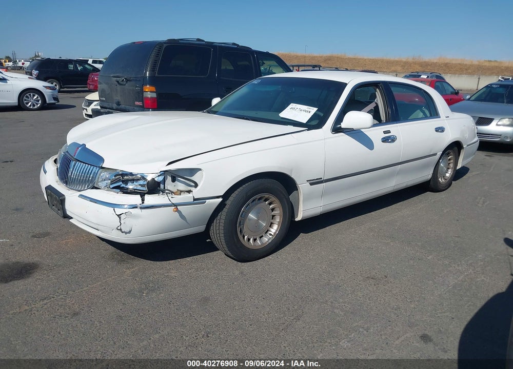 2001 LINCOLN TOWN CAR EXECUTIVE VIN: 1LNHM81WX1Y697412