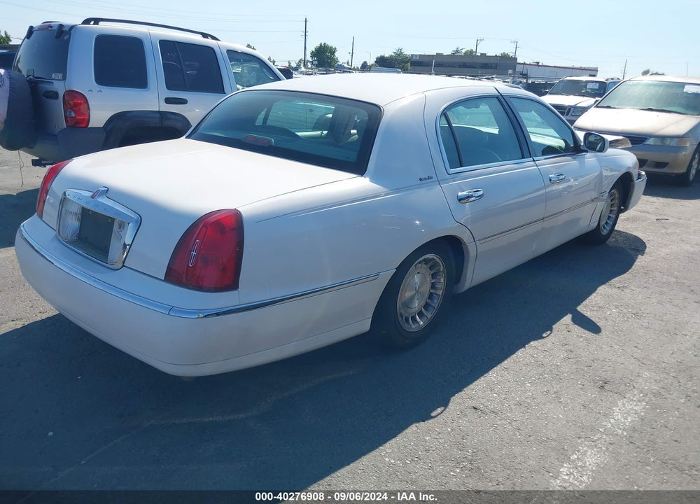 2001 LINCOLN TOWN CAR EXECUTIVE VIN: 1LNHM81WX1Y697412