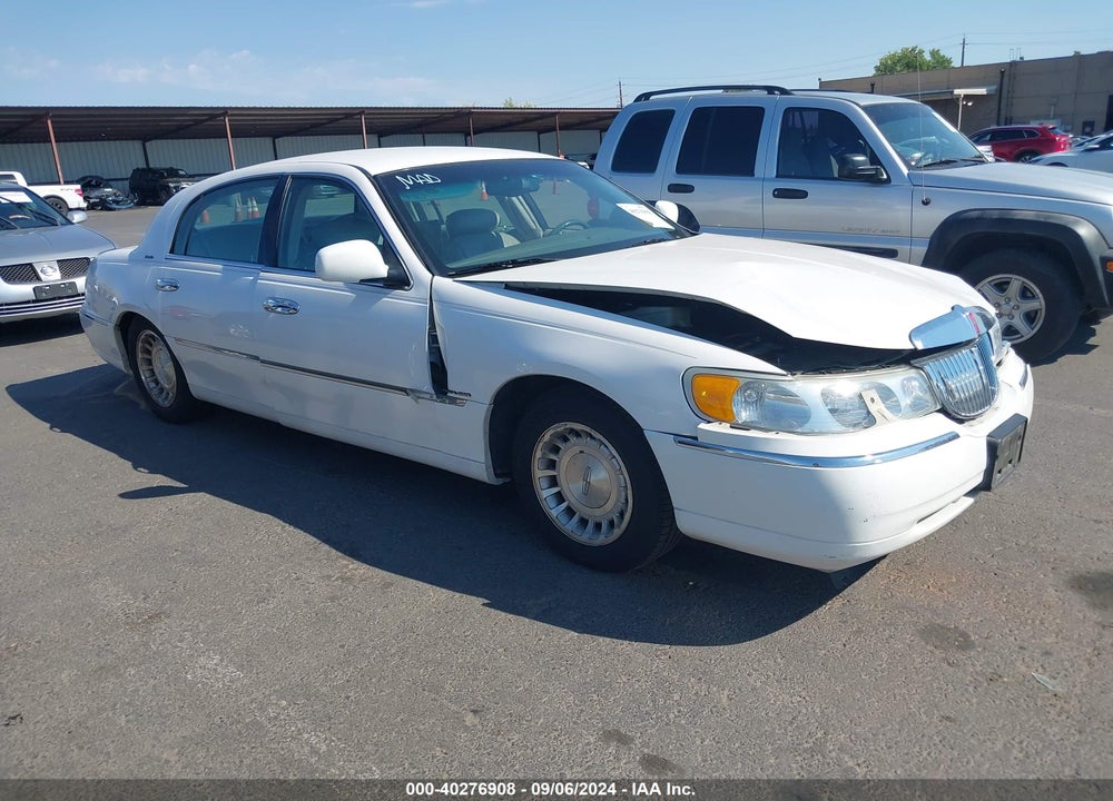 2001 LINCOLN TOWN CAR EXECUTIVE VIN: 1LNHM81WX1Y697412