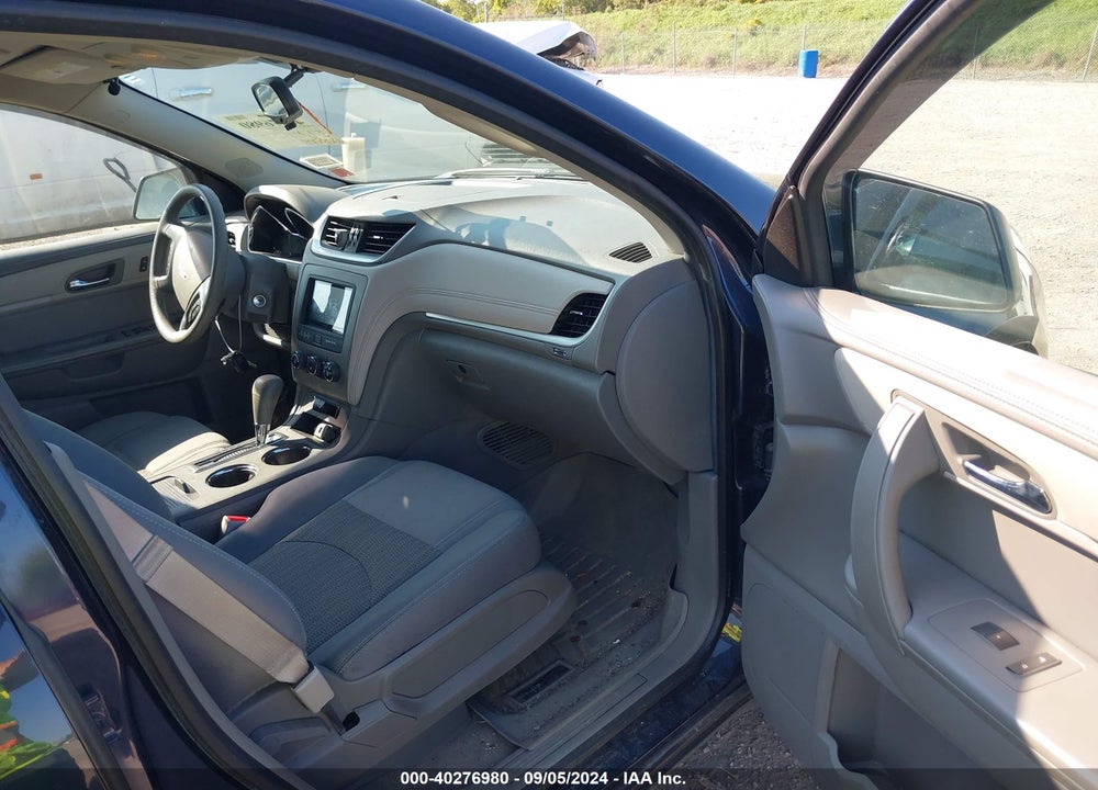 2015 CHEVROLET TRAVERSE LS VIN: 1GNKRFED2FJ145337