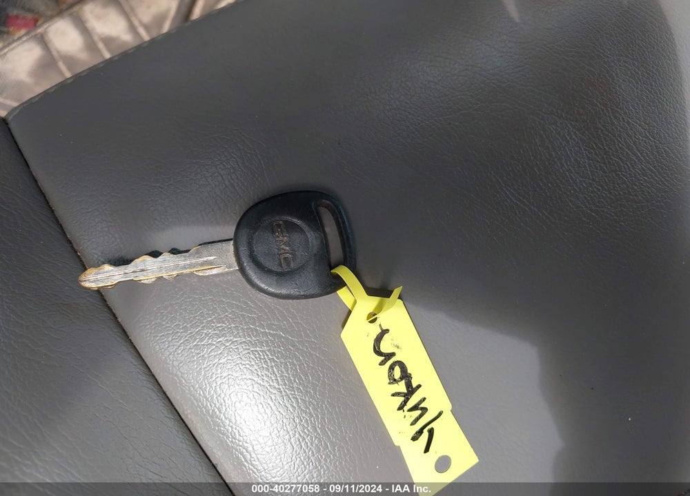 2005 GMC YUKON SLT VIN: 1GKEC13T65R183467