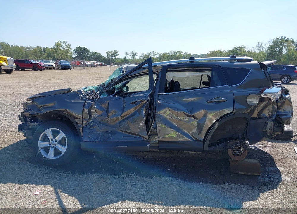 2015 TOYOTA RAV4 XLE VIN: 2T3RFREV8FW245650