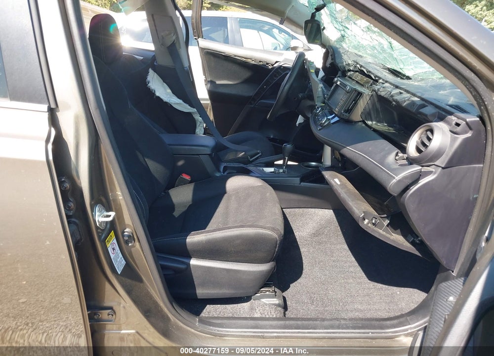 2015 TOYOTA RAV4 XLE VIN: 2T3RFREV8FW245650