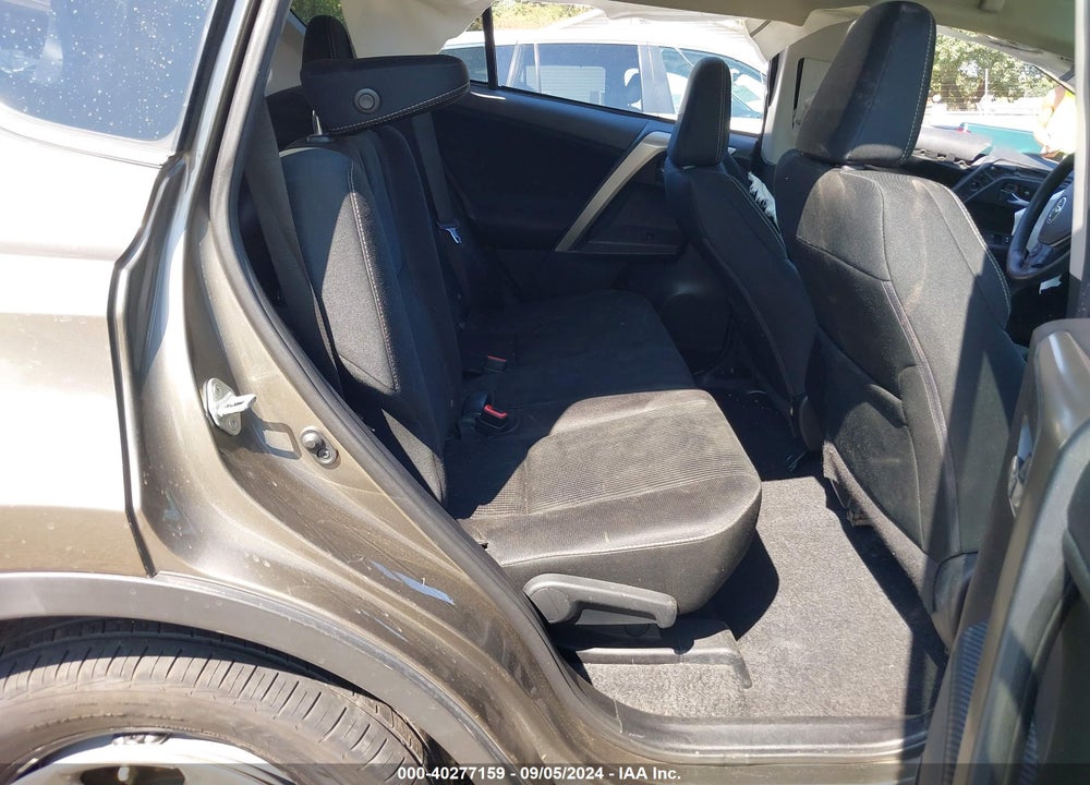 2015 TOYOTA RAV4 XLE VIN: 2T3RFREV8FW245650