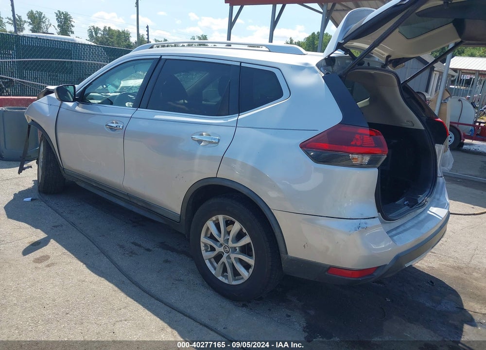 2018 NISSAN ROGUE SV VIN: KNMAT2MVXJP560601