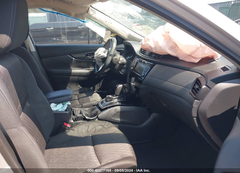 2018 NISSAN ROGUE SV VIN: KNMAT2MVXJP560601