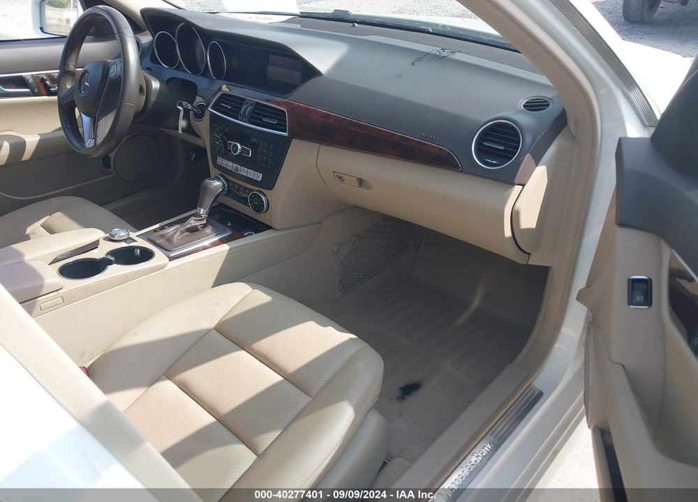 2014 MERCEDES-BENZ C 250 LUXURY/SPORT VIN: WDDGF4HB9ER308125
