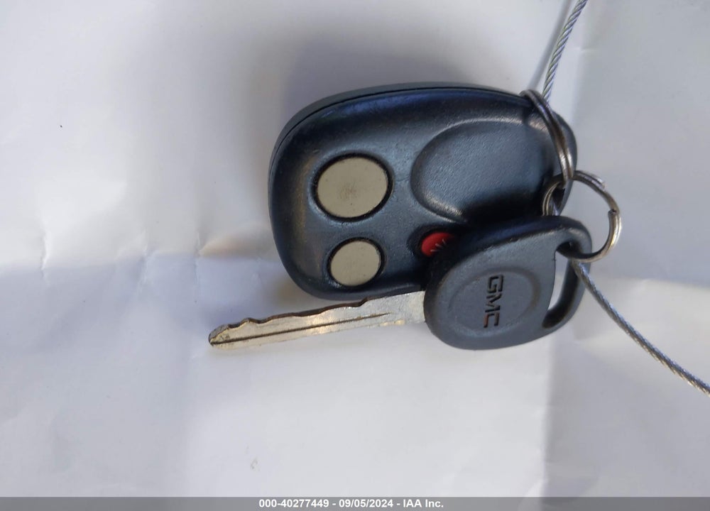 2005 GMC YUKON VIN: 1GKEC13V25J140986