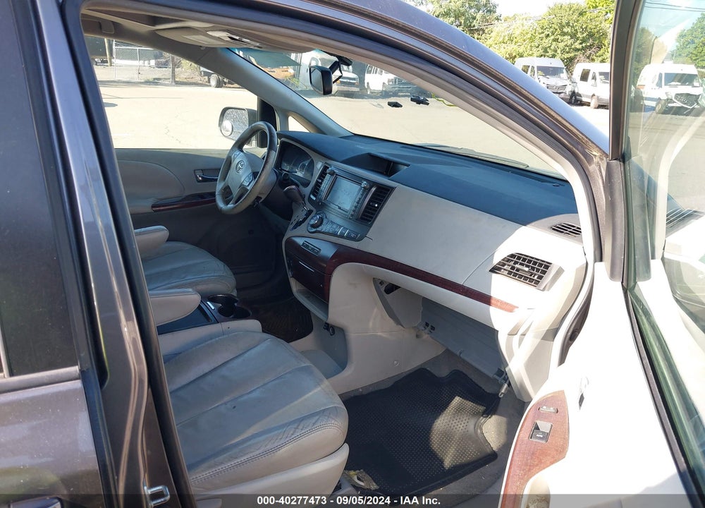 2011 TOYOTA SIENNA XLE V6 VIN: 5TDYK3DC7BS100194
