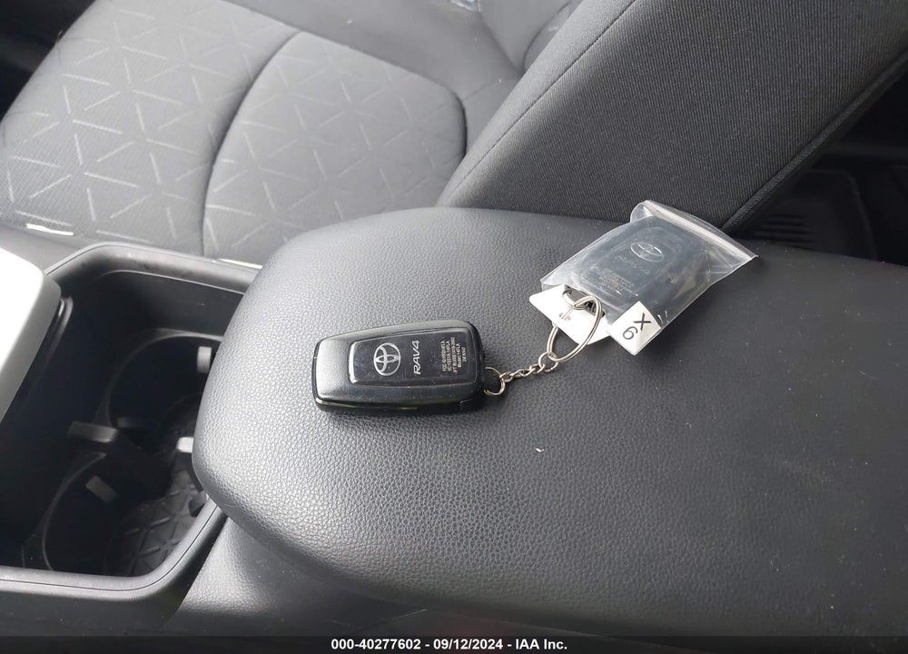 2022 TOYOTA RAV4 XLE VIN: 2T3P1RFV1NC279823