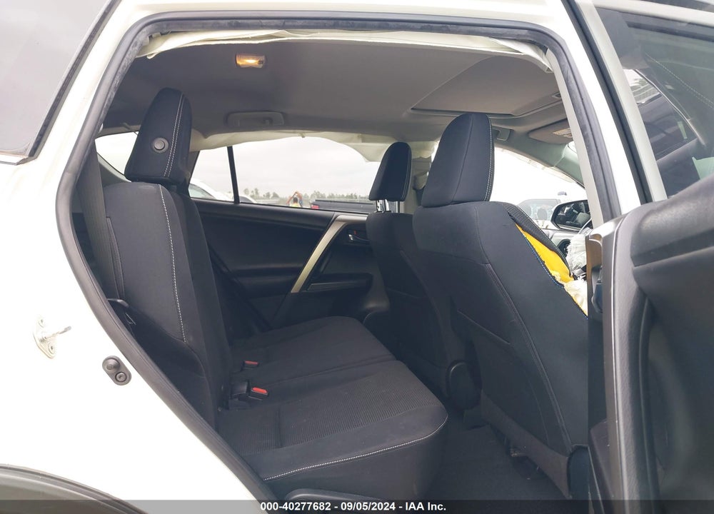 2016 TOYOTA RAV4 XLE VIN: JTMRFREV7GJ092369