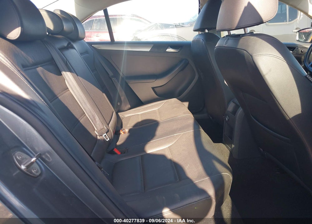 2015 VOLKSWAGEN JETTA 1.8T SE VIN: 3VWD07AJXFM316199