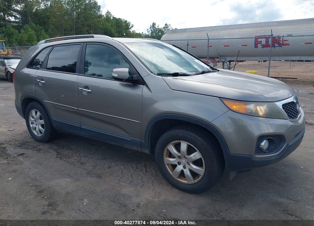 2011 KIA SORENTO LX VIN: 5XYKT3A18BG114947