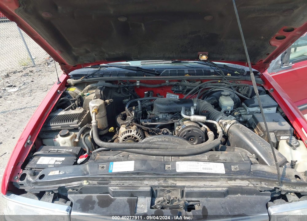 1998 CHEVROLET BLAZER LS VIN: 1GNDT13W6WK154571