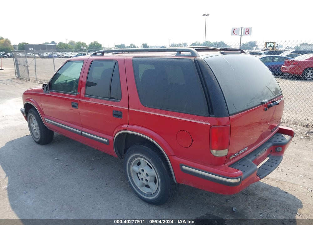 1998 CHEVROLET BLAZER LS VIN: 1GNDT13W6WK154571