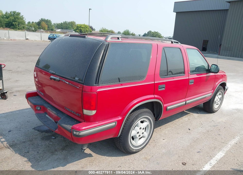 1998 CHEVROLET BLAZER LS VIN: 1GNDT13W6WK154571
