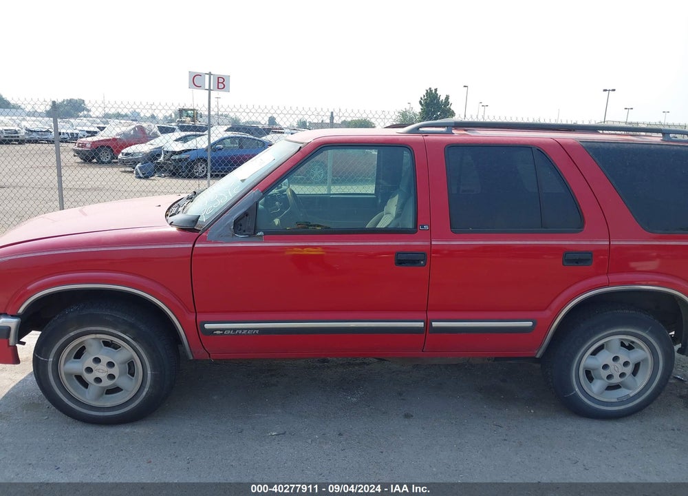 1998 CHEVROLET BLAZER LS VIN: 1GNDT13W6WK154571