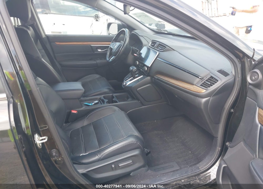 2018 HONDA CR-V TOURING VIN: 7FARW2H98JE002106