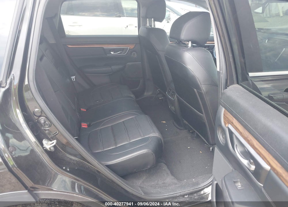 2018 HONDA CR-V TOURING VIN: 7FARW2H98JE002106