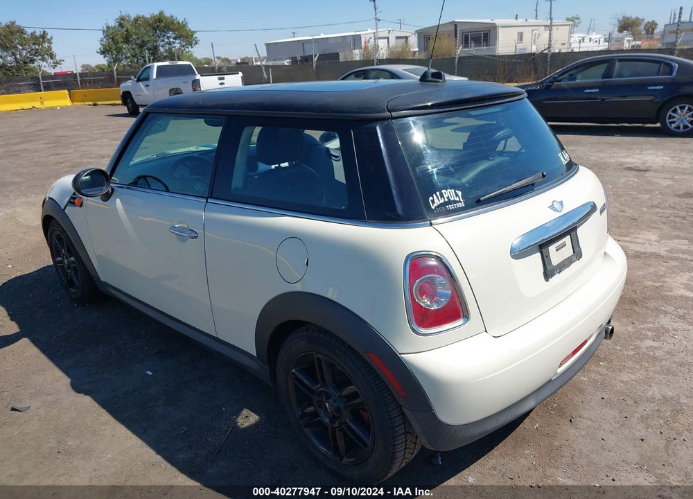 2012 MINI COOPER VIN: WMWSU3C57CT541813