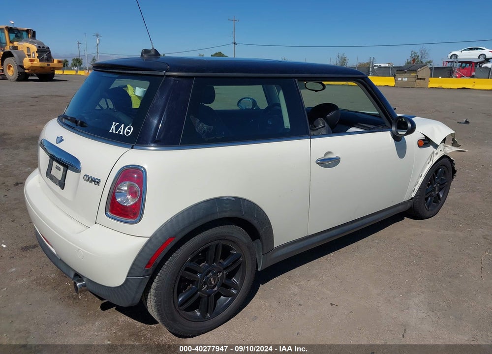 2012 MINI COOPER VIN: WMWSU3C57CT541813