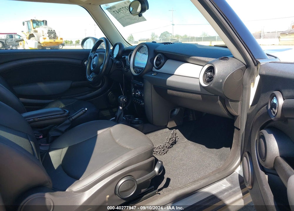 2012 MINI COOPER VIN: WMWSU3C57CT541813