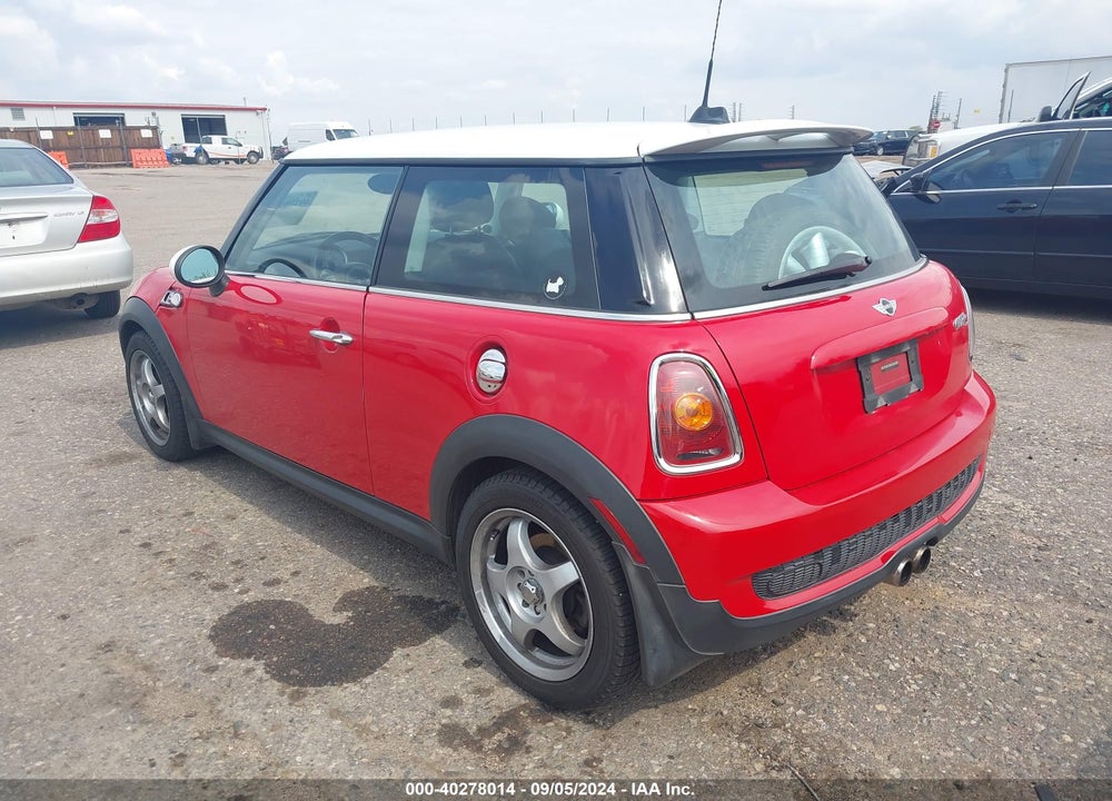 2007 MINI COOPER S VIN: WMWMF73547TL90333