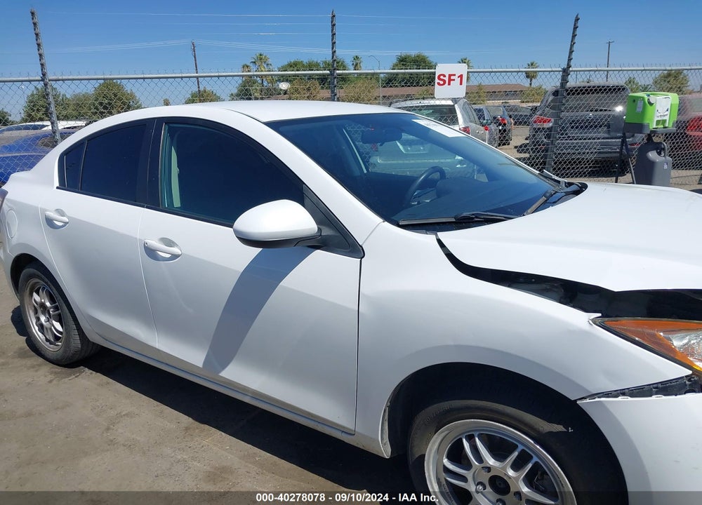 2011 MAZDA 3 I SPORT VIN: JM1BL1UG8B1427825