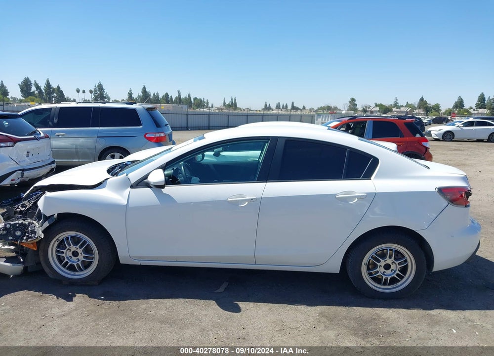 2011 MAZDA 3 I SPORT VIN: JM1BL1UG8B1427825