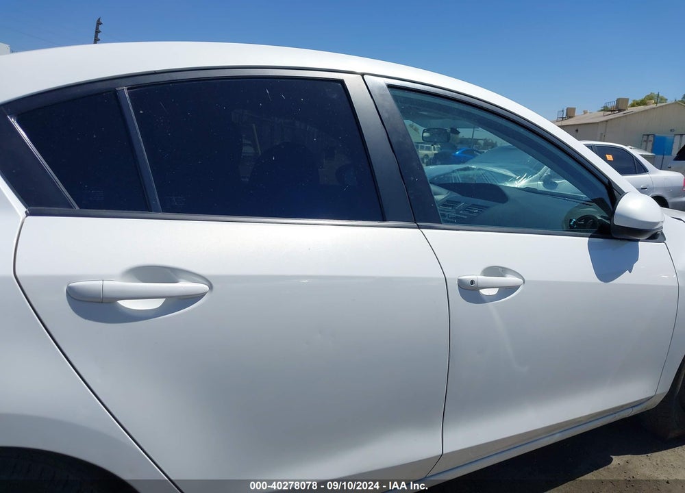 2011 MAZDA 3 I SPORT VIN: JM1BL1UG8B1427825