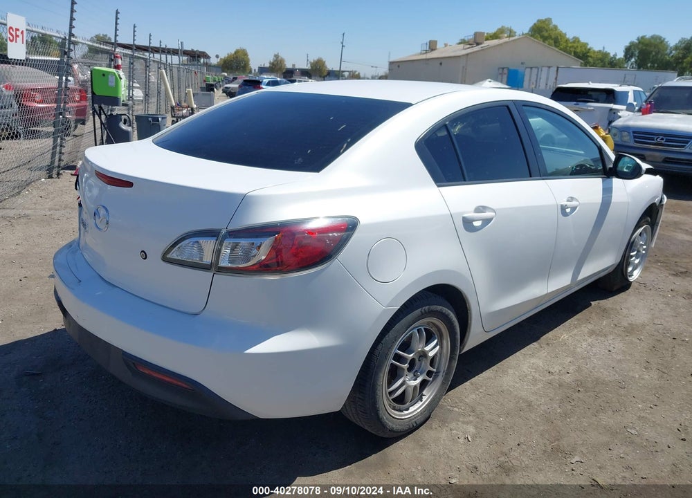 2011 MAZDA 3 I SPORT VIN: JM1BL1UG8B1427825