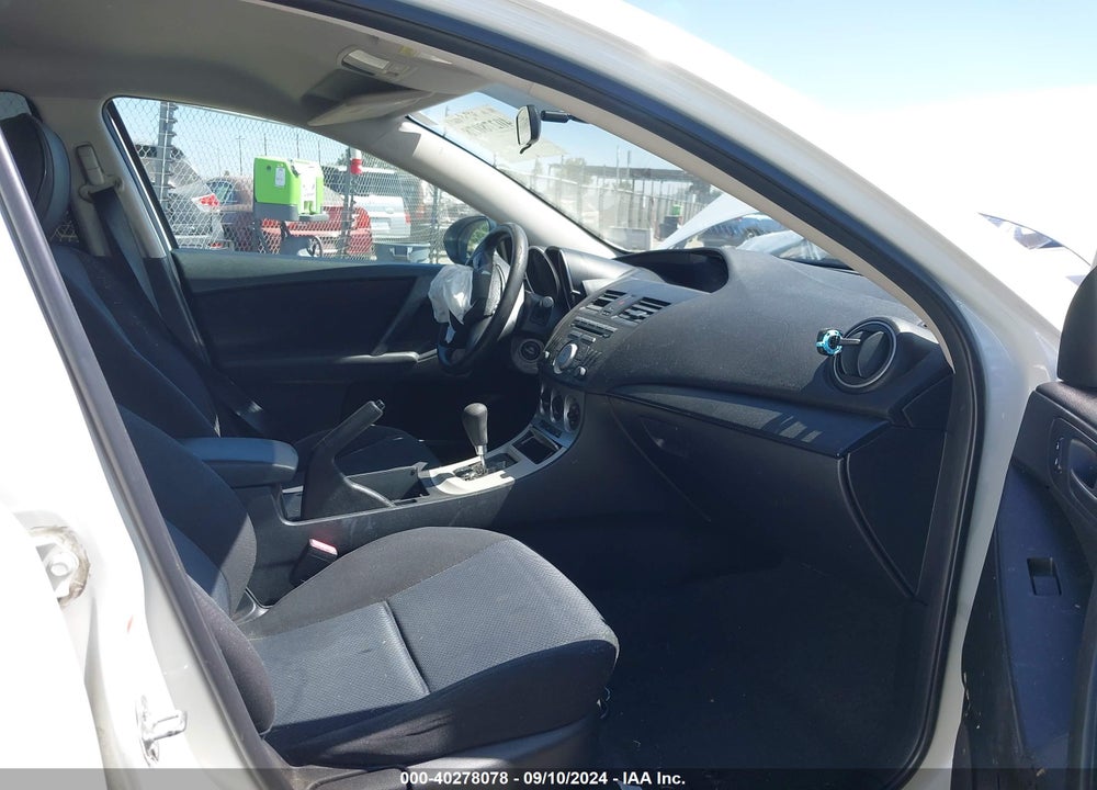 2011 MAZDA 3 I SPORT VIN: JM1BL1UG8B1427825