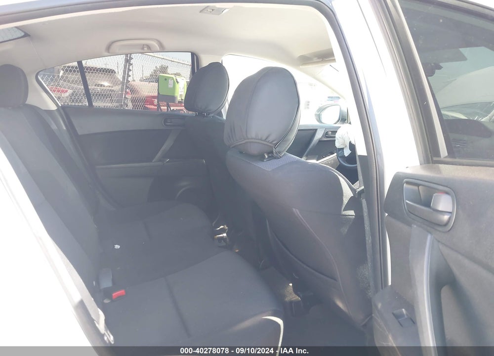 2011 MAZDA 3 I SPORT VIN: JM1BL1UG8B1427825