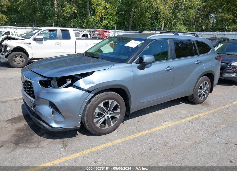 2024 TOYOTA HIGHLANDER XLE VIN: 5TDKDRBH6RS538748